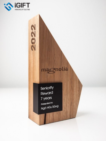 Kỷ niệm chương gỗ khắc logo Magnolia Quà tặng công nghệ doanh nghiệp