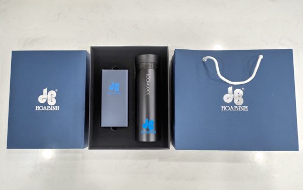 Bộ Quà Tặng Pin Xiaomi Và Bình Giữ Nhiệt In Logo Thương Hiệu Hòa Bình