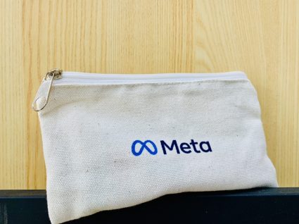 Túi đựng bút bằng vải Canvas in logo Meta Quà tặng công nghệ doanh nghiệp