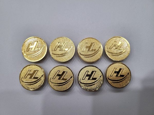 Huy hiệu cài áo mạ vàng 24k logo HL