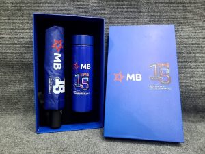 Quà Tặng Bình Giữ Nhiệt Và Ô Dù In Logo MB bank