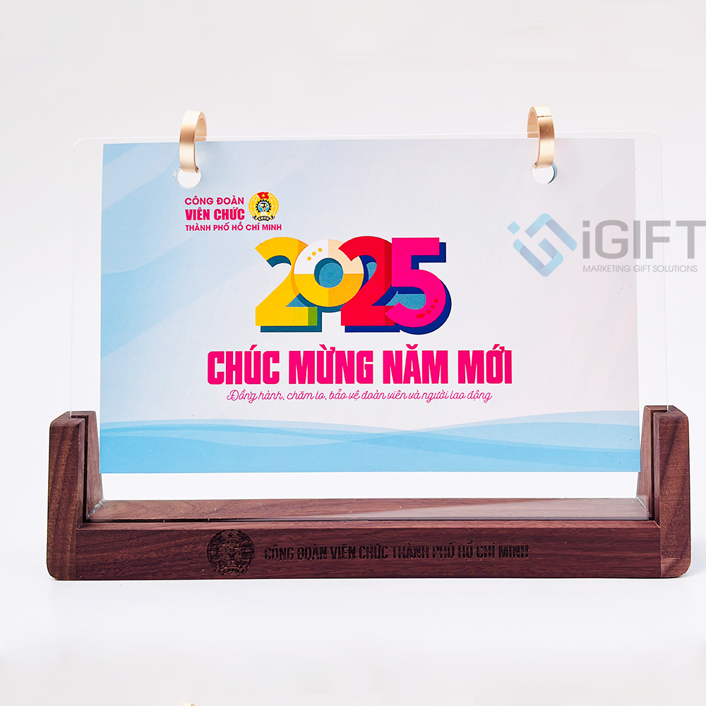 IGIFT - Xưởng Sản Xuất Lịch Đế Gỗ In Khắc Logo Theo Yêu Cầu Tại TP.HCM và Hà Nội Quà tặng công nghệ doanh nghiệp