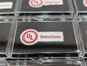 Pin cài áo theo yêu cầu của công ty UL Solution
