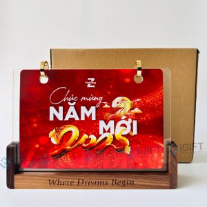 Chất liệu và kích thước của Lịch để bàn in logo Quà tặng công nghệ doanh nghiệp
