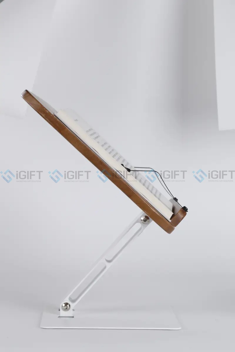 Giá đỡ tre cho laptop thân thiện môi trường in khắc theo yêu cầu 3 Giá đỡ tre cho laptop thân thiện môi trường in khắc theo yêu cầu Quà tặng công nghệ doanh nghiệp