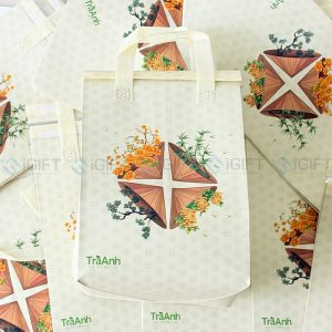 Vì sao các thương hiệu trà sữa lớn đều đầu tư túi giữ nhiệt trà sữa in logo? Quà tặng công nghệ doanh nghiệp