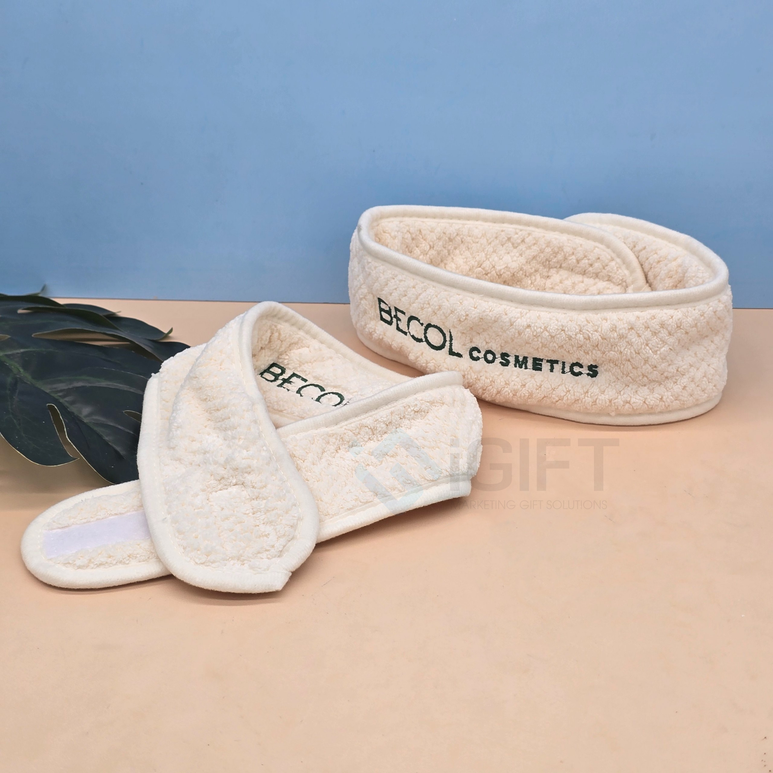 Băng đô cài tóc in logo – 3 vị trí in/thêu giúp thương hiệu nổi bật Quà tặng công nghệ doanh nghiệp