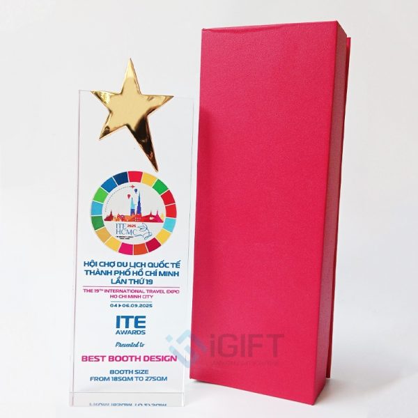 Kỷ niệm chương pha lê in theo yêu cầu