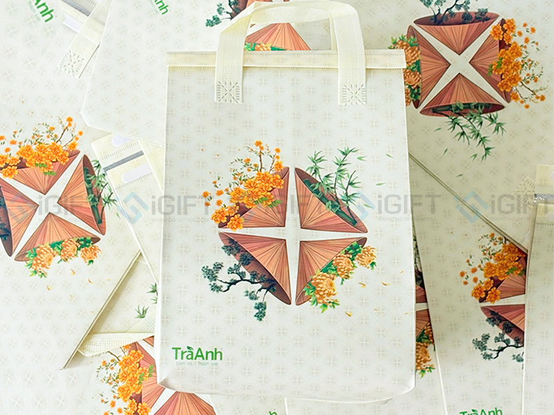 Chọn túi giữ nhiệt trà sữa in logo — đừng chọn giá rẻ mà kém chất lượng Quà tặng công nghệ doanh nghiệp