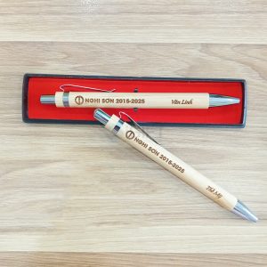 Bút gỗ khắc theo yêu cầu - Quà tặng văn phòng Quà tặng công nghệ doanh nghiệp