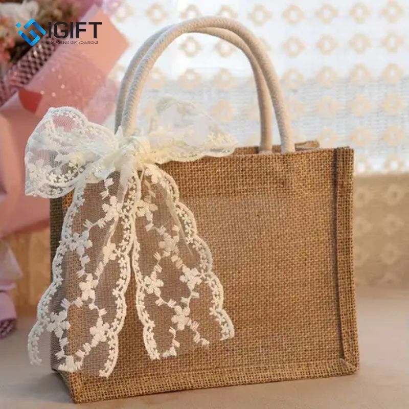 Túi vải đay in logo doanh nghiệp: Giải pháp quà tặng xanh đẳng cấp 7 gia-tui-vai-in-logo