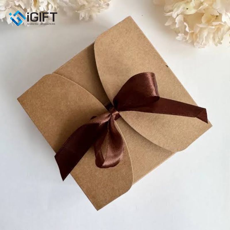 hộp quà in logo chất liệu kraft