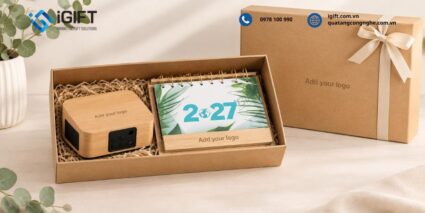 Set quà Tết kèm lịch gỗ in logo sang trọng cho doanh nghiệp 3 mau-bo-qua-tet-kem-lich-go-2