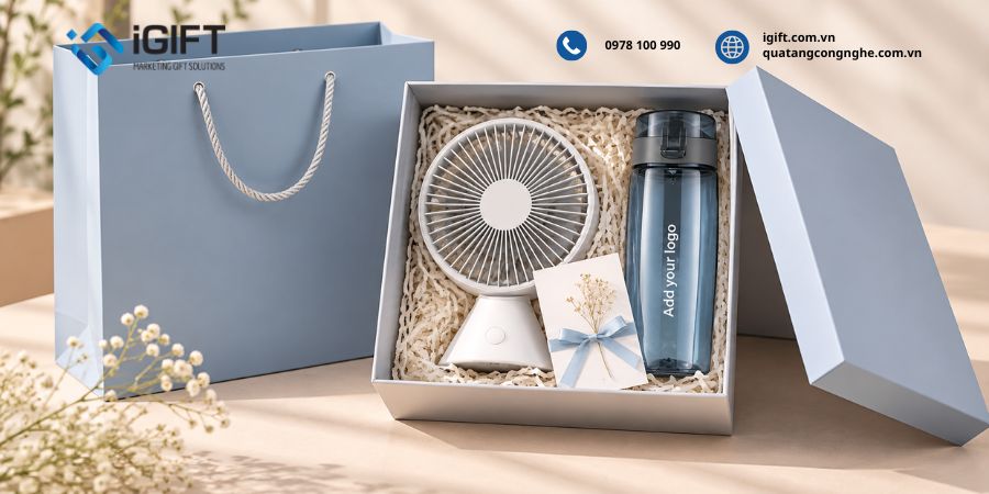 Set quà quạt cầm tay: gợi ý 8+ mẫu in logo cho doanh nghiệp 3 mau-set-qua-tang-quat-dien-cam-tay-2