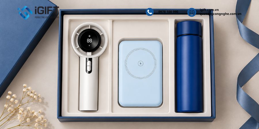 Set quà quạt cầm tay: gợi ý 8+ mẫu in logo cho doanh nghiệp 7 mau-set-qua-tang-quat-dien-cam-tay-6